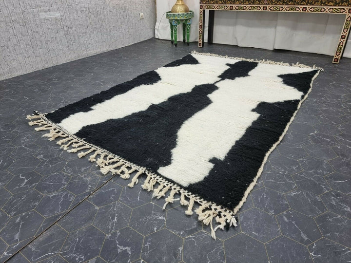 UNIQUE BENIOURAIN CARPET, Moroccan Handmade Rug, White And Black Rug, Abstract Rug, Handmade Wool Carpet, Azilal Berber Rug, Handwoven Rug