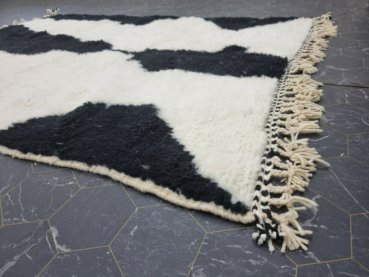 UNIQUE BENIOURAIN CARPET, Moroccan Handmade Rug, White And Black Rug, Abstract Rug, Handmade Wool Carpet, Azilal Berber Rug, Handwoven Rug