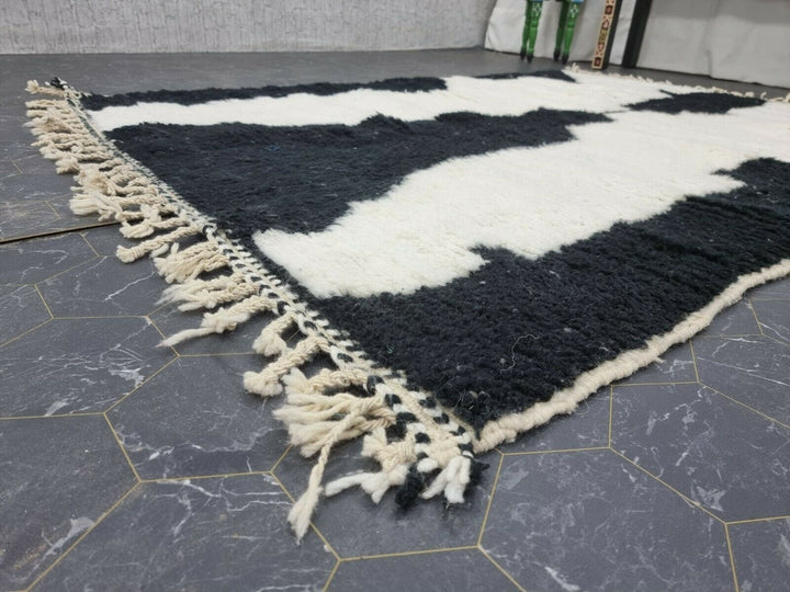 UNIQUE BENIOURAIN CARPET, Moroccan Handmade Rug, White And Black Rug, Abstract Rug, Handmade Wool Carpet, Azilal Berber Rug, Handwoven Rug