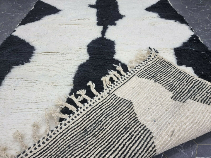 UNIQUE BENIOURAIN CARPET, Moroccan Handmade Rug, White And Black Rug, Abstract Rug, Handmade Wool Carpet, Azilal Berber Rug, Handwoven Rug