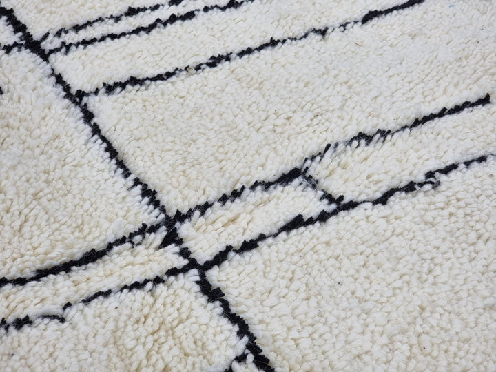 WONDERFUL BENIOURAIN CARPET, Moroccan Handmade Rug, White and Black Rug, Abstract Rug, Handmade Wool Rug, Azilal Berber Rug, Handwoven Rug